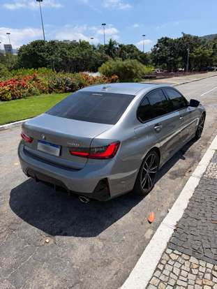 BMW-320i-2022