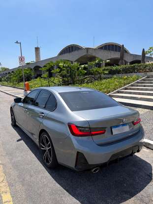 BMW-320i-2022