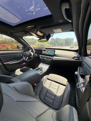 BMW-320i-2022