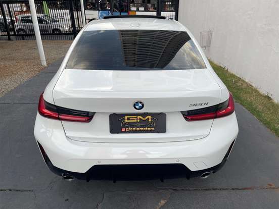 BMW-320i-2023