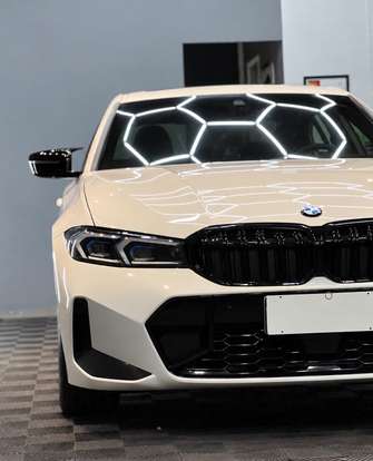 BMW-320i-2023