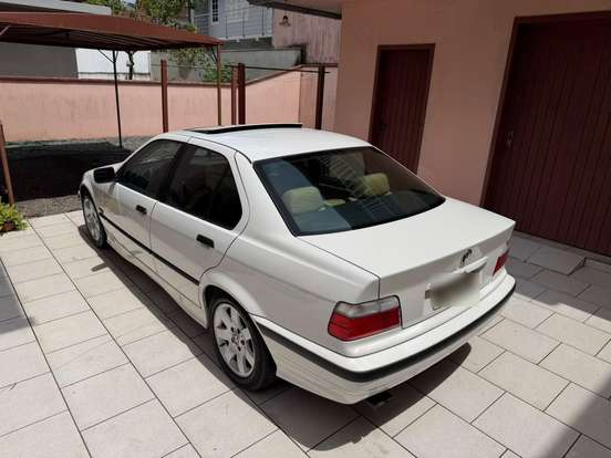 BMW-325i-1994