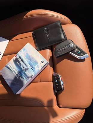 BMW-330e-2021