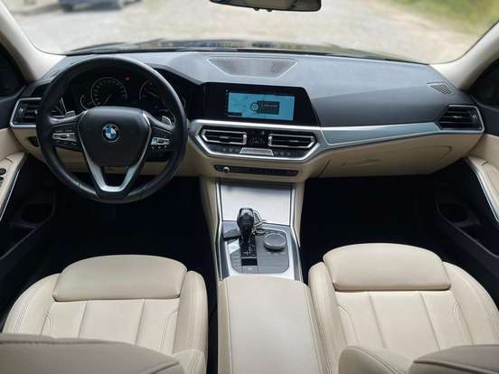 BMW-330i-2019