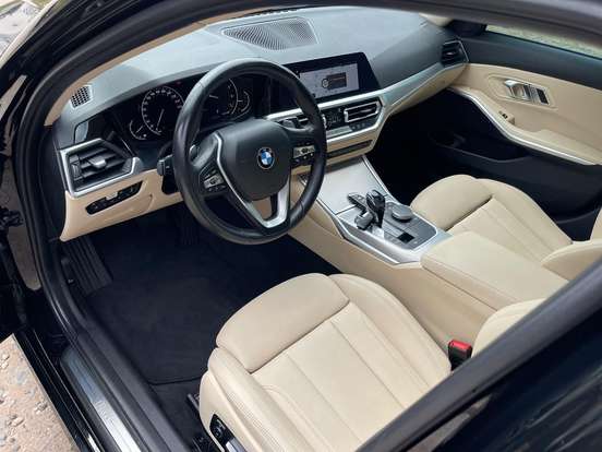 BMW-330i-2019