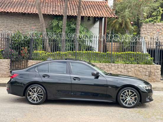 BMW-330i-2019