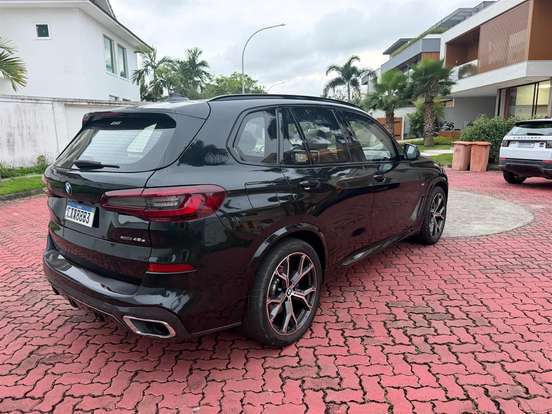 BMW-X5-2021