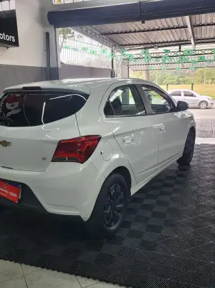 CHEVROLET-ONIX-2018