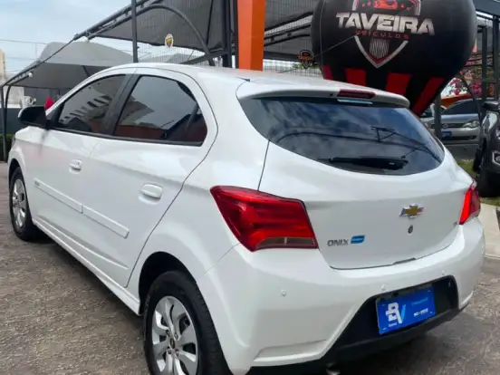CHEVROLET-ONIX-1.0 MPFI LT 8V FLEX 4P MANUAL CHEVROLET-ONIX-2017