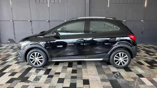 CHEVROLET-ONIX-1.4 MPFI ACTIV 8V FLEX 4P AUTOMÁTICO CHEVROLET-ONIX-2017