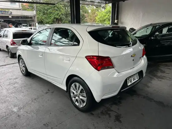 CHEVROLET-ONIX-2016