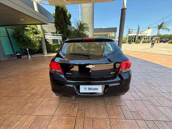 CHEVROLET-ONIX-2019