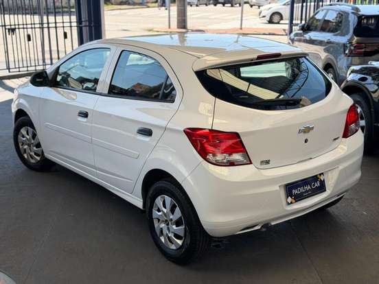 CHEVROLET-ONIX-2015