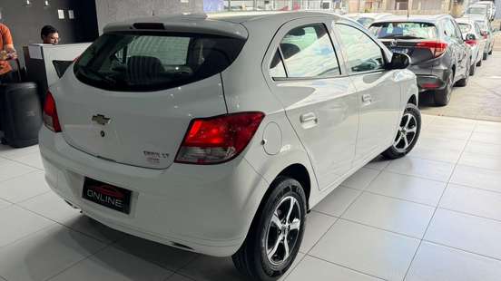 CHEVROLET-ONIX-2015