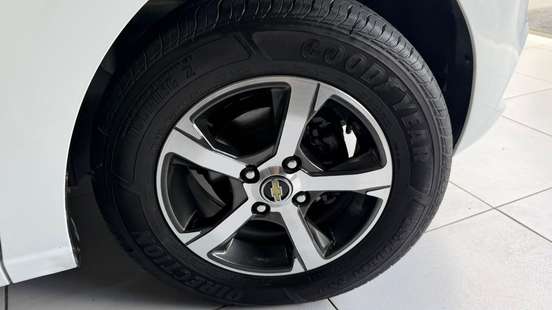 CHEVROLET-ONIX-2015
