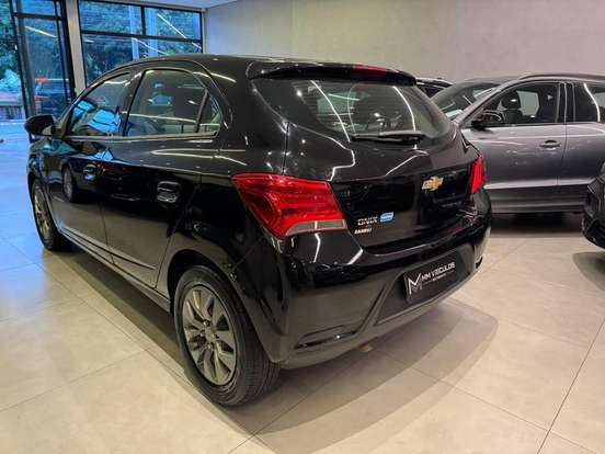 CHEVROLET-ONIX-2018