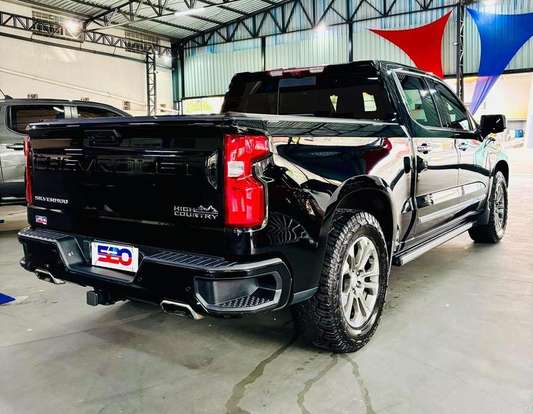 CHEVROLET-SILVERADO-5.3 V8 GASOLINA 1500 HIGH COUNTRY 4X4 AUTOMÁTICO CHEVROLET-SILVERADO-2023