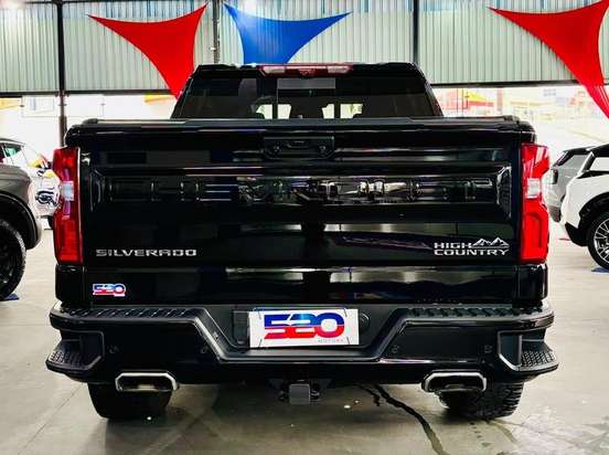 CHEVROLET-SILVERADO-5.3 V8 GASOLINA 1500 HIGH COUNTRY 4X4 AUTOMÁTICO CHEVROLET-SILVERADO-2023