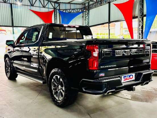 CHEVROLET-SILVERADO-5.3 V8 GASOLINA 1500 HIGH COUNTRY 4X4 AUTOMÁTICO CHEVROLET-SILVERADO-2023