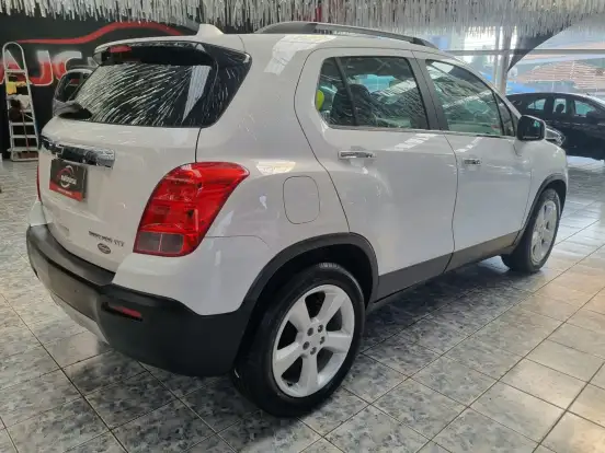 CHEVROLET-TRACKER-2015