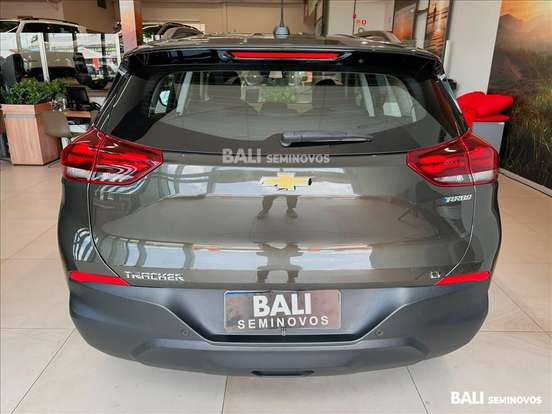 CHEVROLET-TRACKER-2023