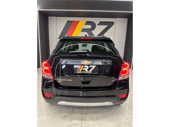 CHEVROLET-TRACKER-2017