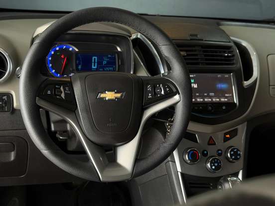 CHEVROLET-TRACKER-2015