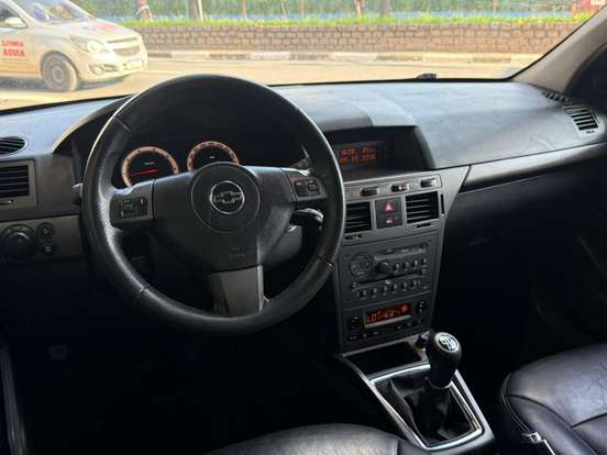 CHEVROLET-VECTRA-2.0 MPFI GT HATCH 8V FLEX 4P MANUAL CHEVROLET-VECTRA-2011