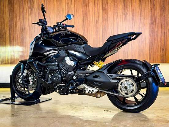 DUCATI-DIAVEL V4-2024
