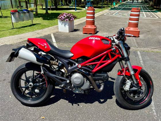 DUCATI MONSTER 796 