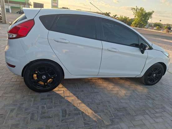 FORD-FIESTA-2014
