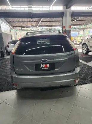 FORD-FOCUS-2012