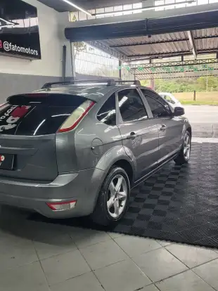 FORD-FOCUS-2012