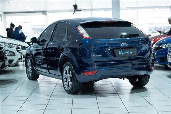 FORD-FOCUS-2010