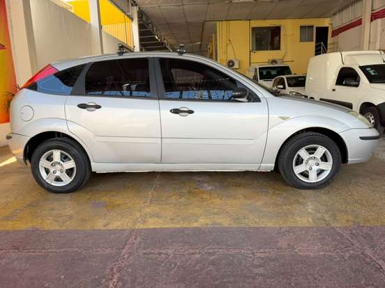 FORD-FOCUS-2007