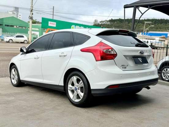 FORD-FOCUS-2015