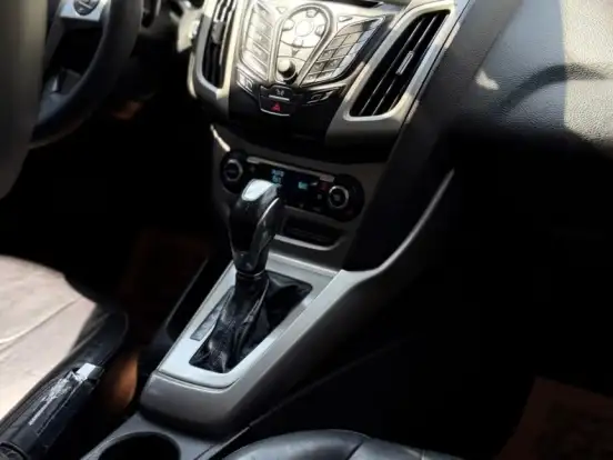 FORD-FOCUS-2.0 SE 16V FLEX 4P POWERSHIFT FORD-FOCUS-2013