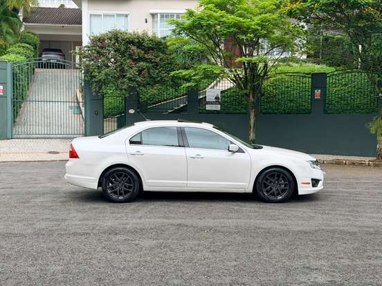 FORD-FUSION-2010