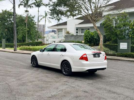 FORD-FUSION-2010