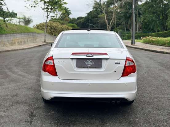 FORD-FUSION-2010