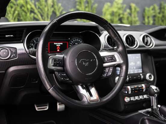 FORD-MUSTANG-2021
