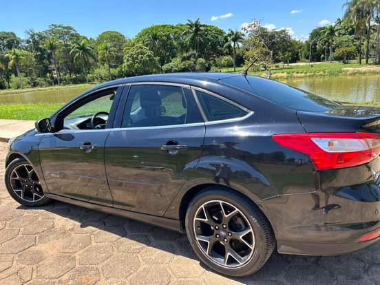 FORD-FOCUS-2.0 TITANIUM SEDAN 16V FLEX 4P POWERSHIFT FORD-FOCUS-2014