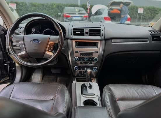 FORD-FUSION-2010