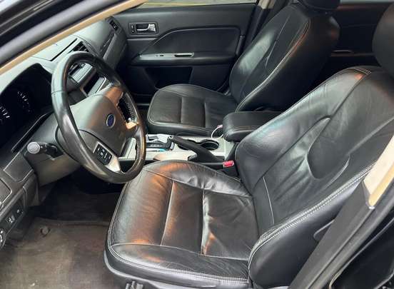 FORD-FUSION-2010