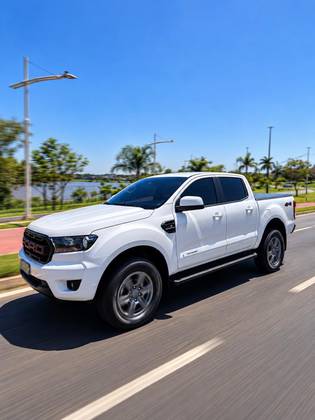 FORD RANGER 2.2 XLS 4X4 CD 16V DIESEL 4P AUTOMÁTICO