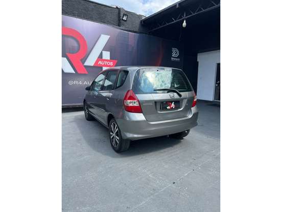 HONDA-FIT-2005