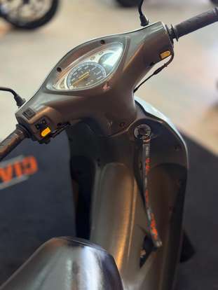 HONDA-BIZ 125 ES-2005