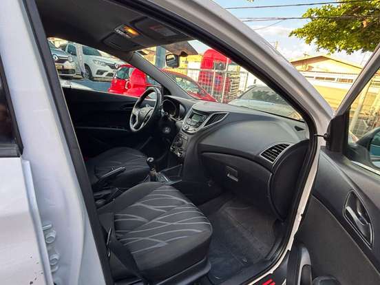 HYUNDAI-HB20-1.0 COMFORT PLUS 12V FLEX 4P MANUAL HYUNDAI-HB20-2013