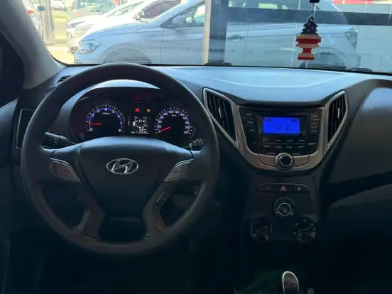 HYUNDAI-HB20S-2015
