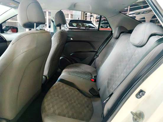 HYUNDAI-HB20S-1.6 COMFORT PLUS 16V FLEX 4P MANUAL HYUNDAI-HB20S-2016